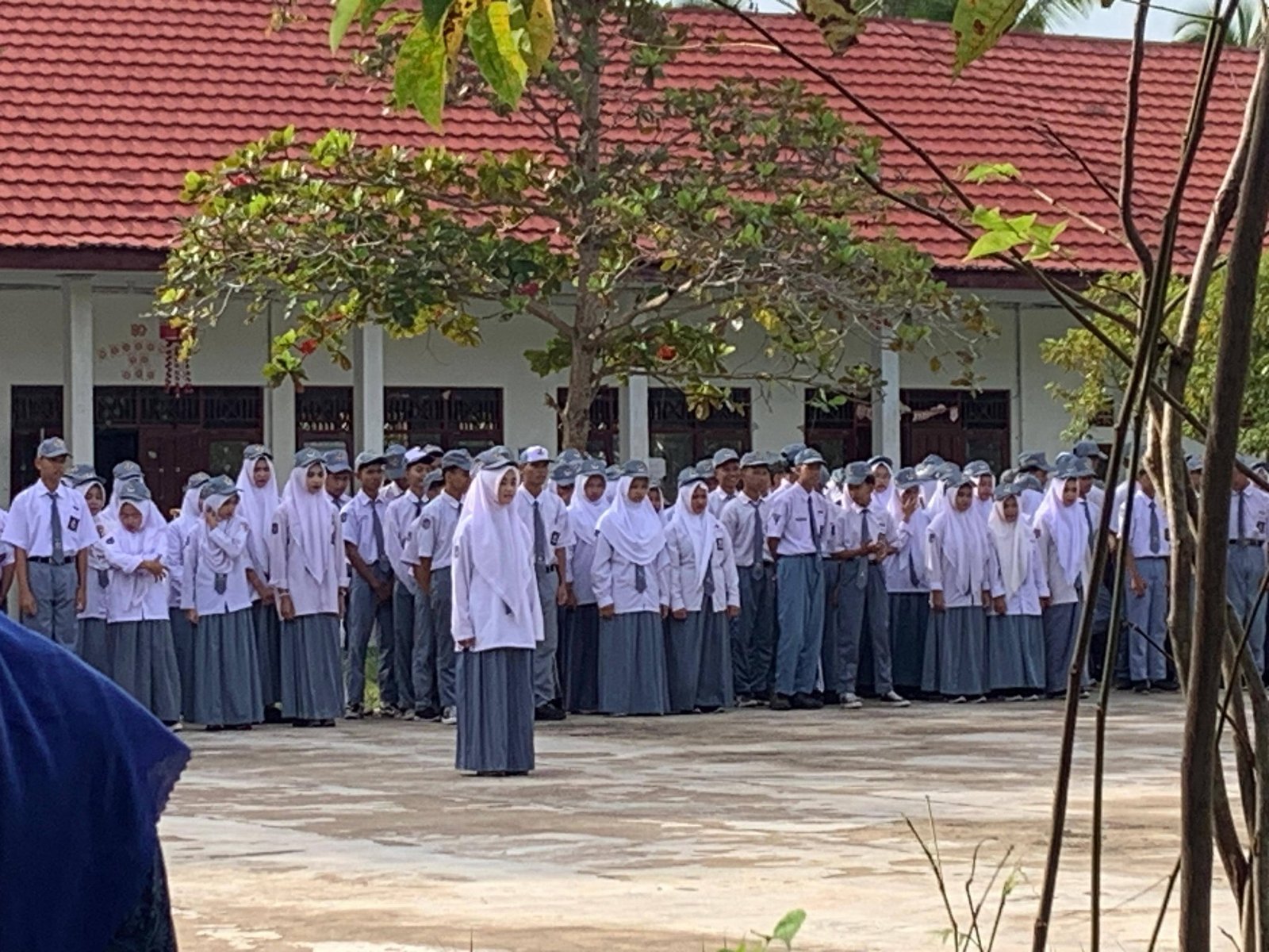 Kedisiplinan dan Pengembangan Diri Jadi Sorotan dalam Upacara Senin Pagi di SMA Negeri 2 Kuala Pembuang
